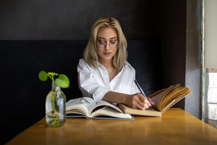 Read more about the article Ghostwriting Process: How We Turn Your Ideas into a Finished Book